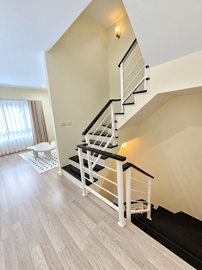 รูป ขายด่วน ราคาดีมาก ทาวน์โฮม 3 ชั้น รีโนเวทใหม่ PATIO ศรีนครินทร์–พระราม 9 ทำเลกรุงเทพกรีฑา - รูปที่ 25/38