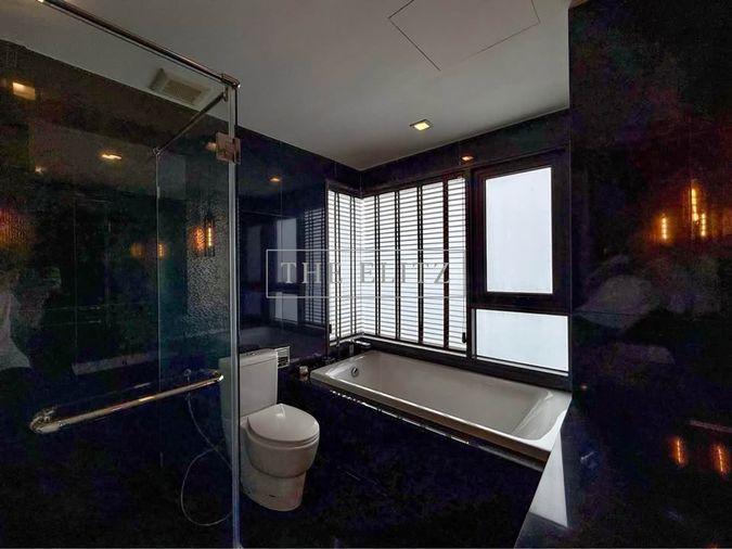 รูป ✨ Beautiful & Spacious unit with Free Wifi | Prime location near BTS Thonglor | High privacy & Peaceful Vibe ✨ - รูปที่ 15/28