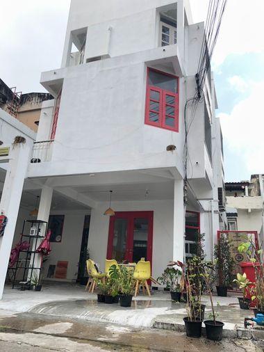 รูป ให้เช่า Townhome สุขุมวิท 55 | ใกล้ BTS ทองหล่อ เพียง 5 นาที 5 ห้องนอน | 4 ห้องน้ำ - รูปที่ 1/5