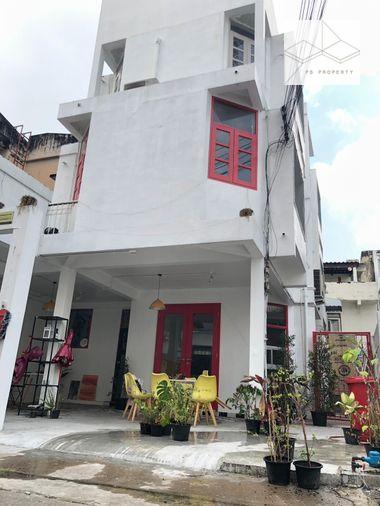 รูป ให้เช่า Townhome สุขุมวิท 55 | ใกล้ BTS ทองหล่อ เพียง 5 นาที 5 ห้องนอน | 4 ห้องน้ำ - รูปที่ 1/5