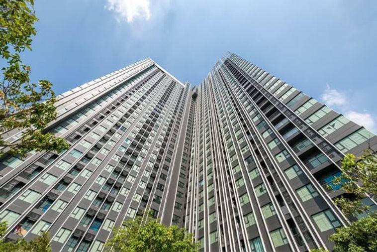 picture Studio | 1Bath | BTS Phloen Chit | 29sqm | THB 24,000/mo | Fl.20 — Life One Wireless Bangkok - 1/5