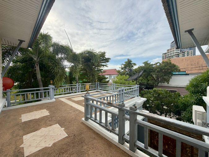 รูป For Rent : บ้าน 2 ชั้นในโครงการ Casalunar บ้านหลังใหญ่ พร้อมระเบียงกว้าง และวิวทะเลแบบเต็มตา - รูปที่ 16/17