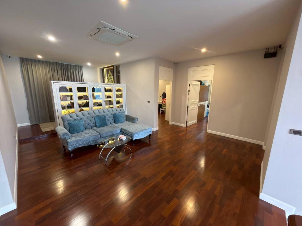 รูป [VR0816] 🔥 ให้เช่า 150,000/เดือน | บ้านเดี่ยวหรู เดอะแกรนด์ ปิ่นเกล้า 5 ห้องนอน 6 ห้องน้ำ + ห้องแม่บ้าน แต่งหรูครบ หิ้วกระเป๋าเข้าอยู่ได้ทันที! 🔥 - รูปที่ 16/27