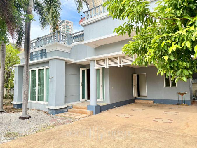 รูป For Rent : บ้าน 2 ชั้นในโครงการ Casalunar บ้านหลังใหญ่ พร้อมระเบียงกว้าง และวิวทะเลแบบเต็มตา - รูปที่ 2/17