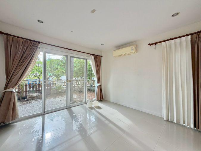 รูป For Rent : บ้าน 2 ชั้นในโครงการ Casalunar บ้านหลังใหญ่ พร้อมระเบียงกว้าง และวิวทะเลแบบเต็มตา - รูปที่ 10/17