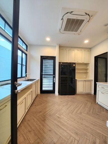 รูป ให้เช่า Super luxury house at Nantawan Rama9-Krungthepkreetha 4 bed 170k - รูปที่ 9/28
