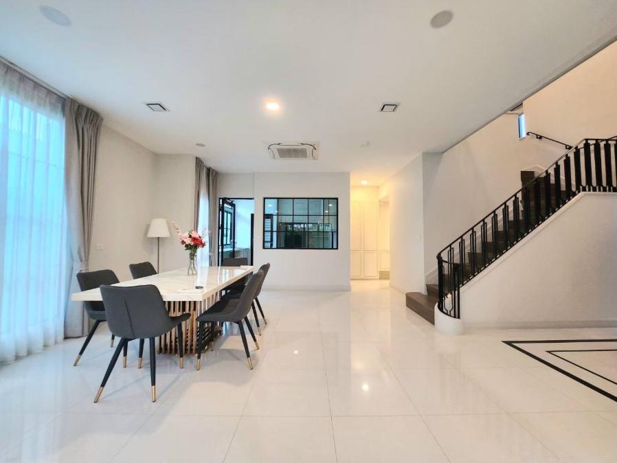 รูป ให้เช่า Super luxury house at Nantawan Rama9-Krungthepkreetha 4 bed 170k - รูปที่ 20/28