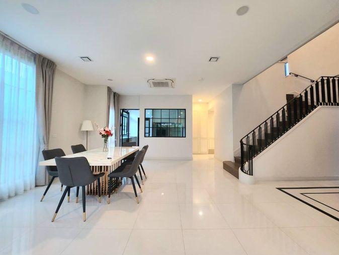 รูป ให้เช่า Super luxury house at Nantawan Rama9-Krungthepkreetha 4 bed 170k - รูปที่ 20/28