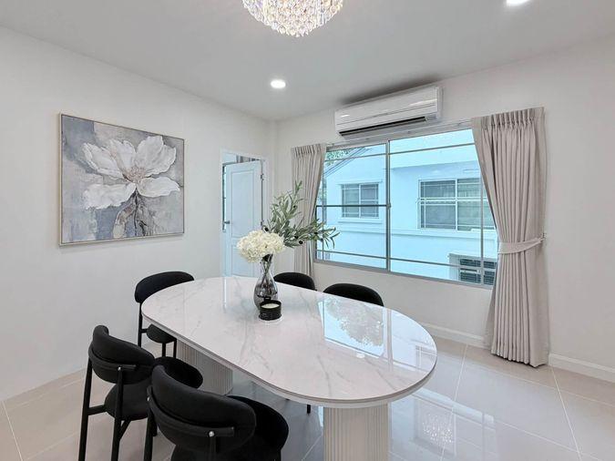 รูป [VR0824] 🔥 65,000/เดือน | บ้านเดี่ยวหรู มัณฑนา 2 อ่อนนุช-วงแหวน 4 ห้องนอน 3 ห้องน้ำ  ใกล้ Mega Bangna เพียง 7 นาที & สุวรรณภูมิ! 🔥 - รูปที่ 1/23