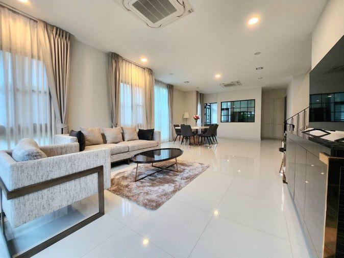 รูป ให้เช่า Super luxury house at Nantawan Rama9-Krungthepkreetha 4 bed 170k - รูปที่ 27/28