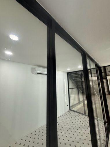 รูป บ้านส่วนตัว🏠มีสระว่ายน้ำในตัว อินเตอร์เน็ต ส่วนตัว  ขนาด 168 ตรม. 5ห้องนอน  5 ห้องน้ำ มีห้องเก็บของ ระบบมีรีโมท มีกล้องงวจรปิด ใกล้อ่างมาบประชัน  - รูปที่ 46/72
