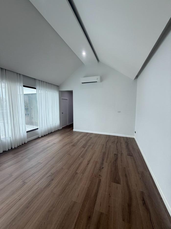 รูป บ้านส่วนตัว🏠มีสระว่ายน้ำในตัว อินเตอร์เน็ต ส่วนตัว  ขนาด 168 ตรม. 5ห้องนอน  5 ห้องน้ำ มีห้องเก็บของ ระบบมีรีโมท มีกล้องงวจรปิด ใกล้อ่างมาบประชัน  - รูปที่ 10/72
