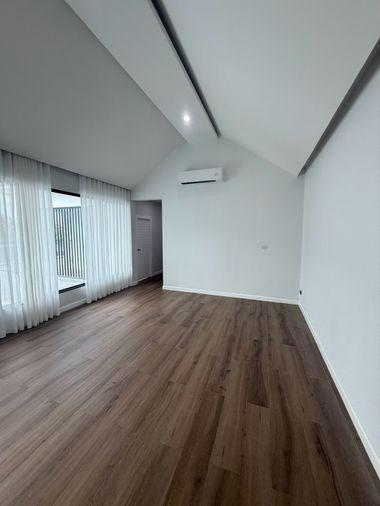 รูป บ้านส่วนตัว🏠มีสระว่ายน้ำในตัว อินเตอร์เน็ต ส่วนตัว  ขนาด 168 ตรม. 5ห้องนอน  5 ห้องน้ำ มีห้องเก็บของ ระบบมีรีโมท มีกล้องงวจรปิด ใกล้อ่างมาบประชัน  - รูปที่ 10/72