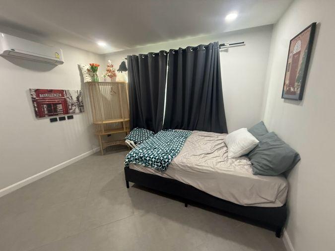 รูป บ้านส่วนตัว🏠มีสระว่ายน้ำในตัว อินเตอร์เน็ต ส่วนตัว  ขนาด 168 ตรม. 5ห้องนอน  5 ห้องน้ำ มีห้องเก็บของ ระบบมีรีโมท มีกล้องงวจรปิด ใกล้อ่างมาบประชัน  - รูปที่ 6/72