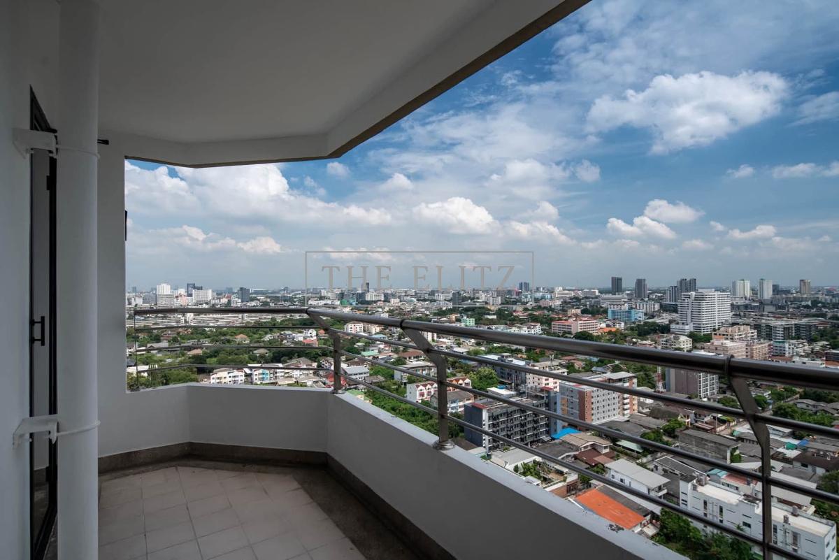picture ✨ Corner Unit with an Extra-Large Balcony - Prime Location near Major Ratchayothin & SCB Park ✨ - 8/27
