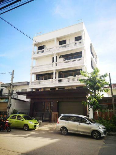 รูป HR3823ให้เช่า ตึกสำนักงาน/โชว์รูม 4.5 ชั้น อ่อนนุช 70/1 มีลิฟต์ขนสินค้า พื้นที่ใหญ่ 675 ตร.ม. ใกล้พัฒนาการและรถไฟฟ้าสถานีศรีนุช - รูปที่ 1/21