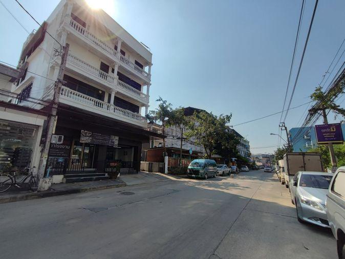 รูป HR3823ให้เช่า ตึกสำนักงาน/โชว์รูม 4.5 ชั้น อ่อนนุช 70/1 มีลิฟต์ขนสินค้า พื้นที่ใหญ่ 675 ตร.ม. ใกล้พัฒนาการและรถไฟฟ้าสถานีศรีนุช - รูปที่ 9/21