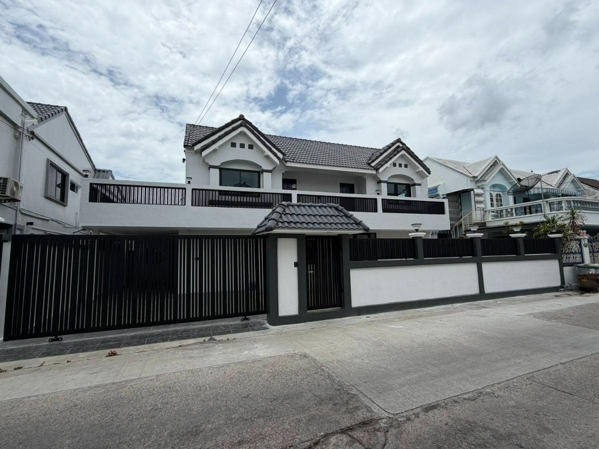 รูป HR3819ให้เช่า บ้านเดี่ยวสุขุมวิท 101/1 (วชิรธรรมสาธิต 55) รีโนเวทใหม่ พื้นที่เยอะมาก พร้อมเข้าอยู่ - รูปที่ 1/13