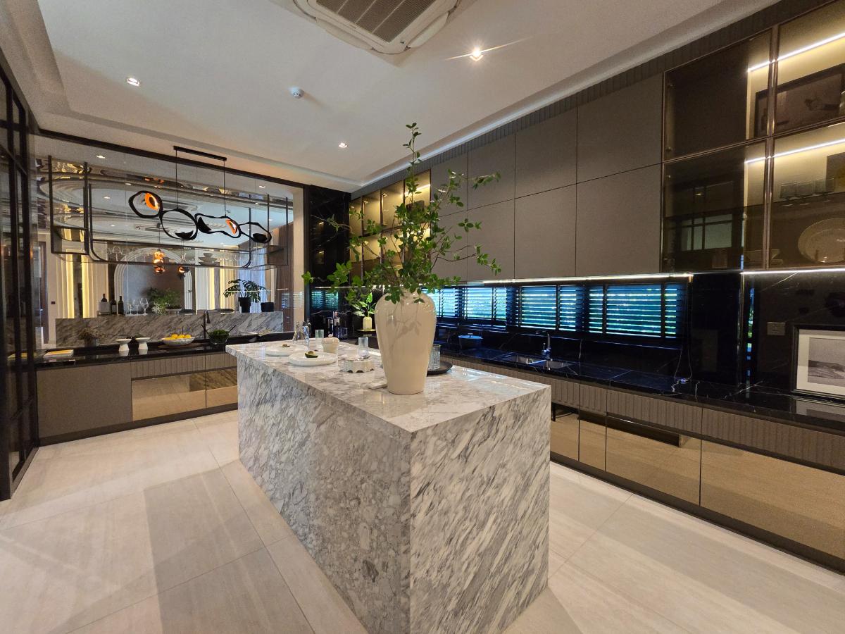 รูป [บ้านในฝันพร้อมอยู่] แกรนด์ บางกอก บูเลอวาร์ด บรมราชชนนี คฤหาสน์ Vittoriano 834 ตร.ม. ที่ดิน 192.5 ตร.วา ทิศใต้ 75.7 ล้านบาท - รูปที่ 9/26