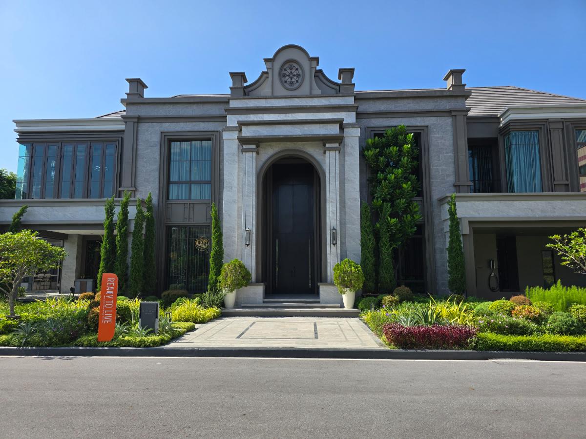 รูป [บ้านในฝันพร้อมอยู่] แกรนด์ บางกอก บูเลอวาร์ด บรมราชชนนี คฤหาสน์ Vittoriano 834 ตร.ม. ที่ดิน 192.5 ตร.วา ทิศใต้ 75.7 ล้านบาท - รูปที่ 1/26