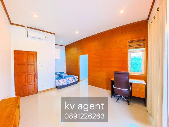 รูป บ้านพร้อมให้เช่าบ้านพูลวิลล่า 2 ชั้น อมรวิลเลจ 6ห้องนอน 4 ห้องน้ำ ห้องครัว ห้องโถงทั้งชั้นบนและชั้นล่าง กว้างขวาง -แอร์ ทั้งหลัง 9 ตัว - รูปที่ 8/16