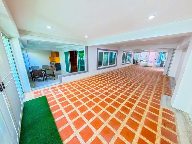 รูป บ้านพร้อมให้เช่าบ้านพูลวิลล่า 2 ชั้น อมรวิลเลจ  6ห้องนอน 4 ห้องน้ำ ห้องครัว ห้องโถงทั้งชั้นบนและชั้นล่าง กว้างขวาง  -แอร์ ทั้งหลัง 9 ตัว - รูปที่ 14/16
