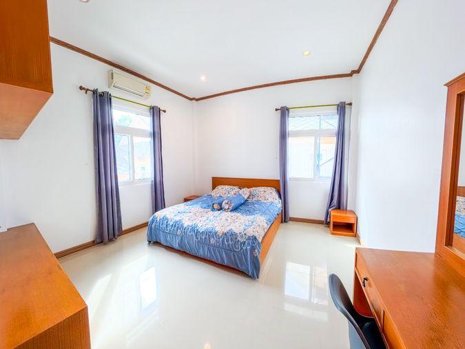 รูป บ้านพร้อมให้เช่าบ้านพูลวิลล่า 2 ชั้น อมรวิลเลจ  6ห้องนอน 4 ห้องน้ำ ห้องครัว ห้องโถงทั้งชั้นบนและชั้นล่าง กว้างขวาง  -แอร์ ทั้งหลัง 9 ตัว - รูปที่ 4/16