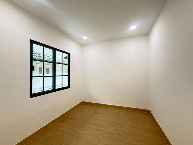 picture Beautiful Minimalist-Style Home, Ready to Move In | Pruksa 12, Khlong Si, Rangsit - 12/17