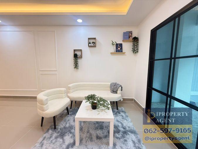 picture Beautiful Minimalist-Style Home, Ready to Move In | Pruksa 12, Khlong Si, Rangsit - 8/17