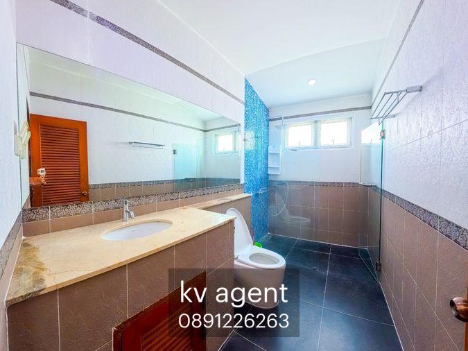 รูป บ้านพร้อมให้เช่าบ้านพูลวิลล่า 2 ชั้น อมรวิลเลจ 6ห้องนอน 4 ห้องน้ำ ห้องครัว ห้องโถงทั้งชั้นบนและชั้นล่าง กว้างขวาง -แอร์ ทั้งหลัง 9 ตัว - รูปที่ 11/16