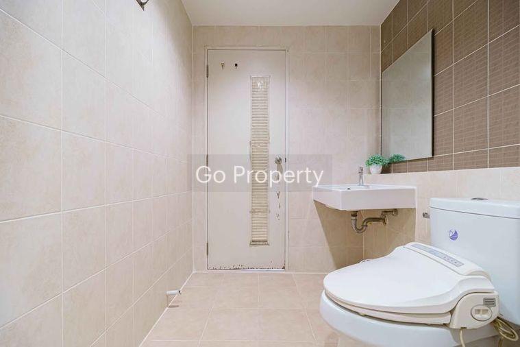 picture ðĨAvailable for immediate move-in ðĨ GO#1956 Ivy Ratchada â
Add Line to schedule a viewing ðļ - 9/10