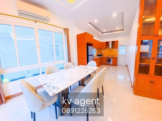 รูป บ้านพร้อมให้เช่าบ้านพูลวิลล่า 2 ชั้น อมรวิลเลจ 6ห้องนอน 4 ห้องน้ำ ห้องครัว ห้องโถงทั้งชั้นบนและชั้นล่าง กว้างขวาง -แอร์ ทั้งหลัง 9 ตัว - รูปที่ 5/16