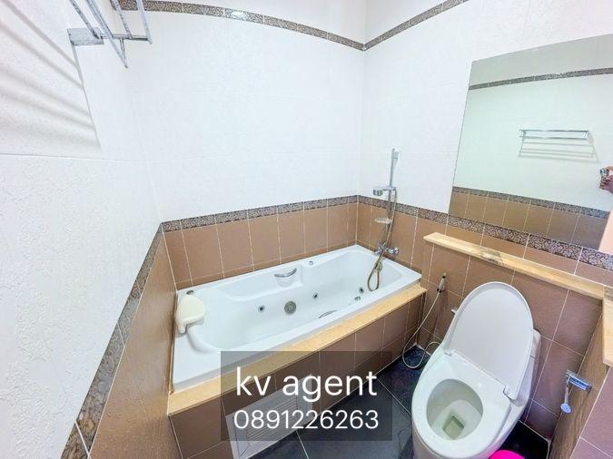 รูป บ้านพร้อมให้เช่าบ้านพูลวิลล่า 2 ชั้น อมรวิลเลจ 6ห้องนอน 4 ห้องน้ำ ห้องครัว ห้องโถงทั้งชั้นบนและชั้นล่าง กว้างขวาง -แอร์ ทั้งหลัง 9 ตัว - รูปที่ 10/16