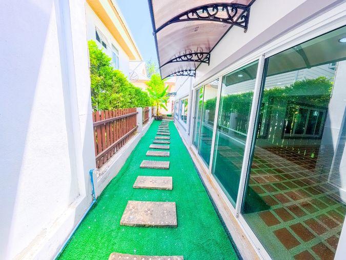 รูป บ้านพร้อมให้เช่าบ้านพูลวิลล่า 2 ชั้น อมรวิลเลจ  6ห้องนอน 4 ห้องน้ำ ห้องครัว ห้องโถงทั้งชั้นบนและชั้นล่าง กว้างขวาง  -แอร์ ทั้งหลัง 9 ตัว - รูปที่ 13/16