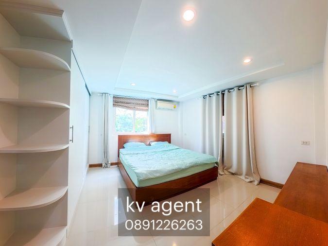 รูป บ้านพร้อมให้เช่าบ้านพูลวิลล่า 2 ชั้น อมรวิลเลจ 6ห้องนอน 4 ห้องน้ำ ห้องครัว ห้องโถงทั้งชั้นบนและชั้นล่าง กว้างขวาง -แอร์ ทั้งหลัง 9 ตัว - รูปที่ 2/16