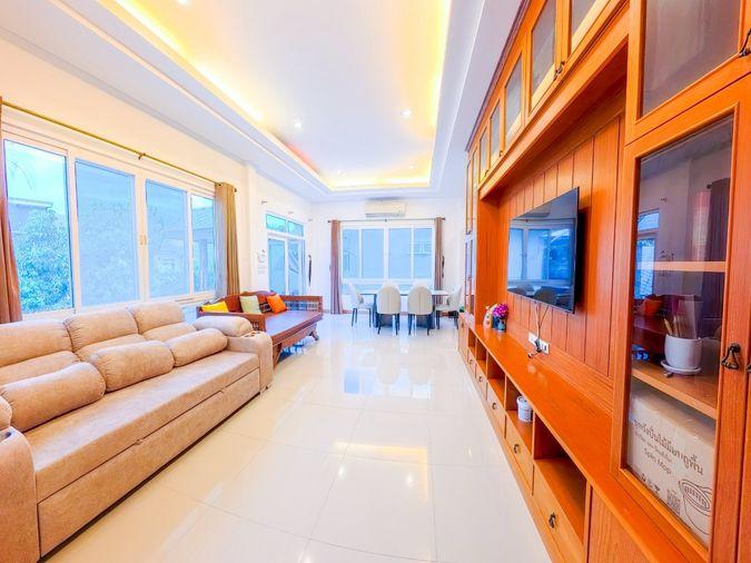 รูป บ้านพร้อมให้เช่าบ้านพูลวิลล่า 2 ชั้น อมรวิลเลจ  6ห้องนอน 4 ห้องน้ำ ห้องครัว ห้องโถงทั้งชั้นบนและชั้นล่าง กว้างขวาง  -แอร์ ทั้งหลัง 9 ตัว - รูปที่ 7/16