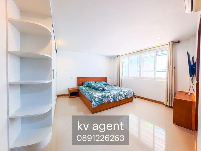 รูป บ้านพร้อมให้เช่าบ้านพูลวิลล่า 2 ชั้น อมรวิลเลจ 6ห้องนอน 4 ห้องน้ำ ห้องครัว ห้องโถงทั้งชั้นบนและชั้นล่าง กว้างขวาง -แอร์ ทั้งหลัง 9 ตัว - รูปที่ 3/16