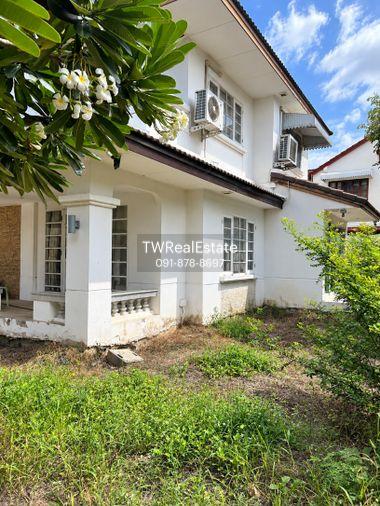 รูป ขายบ้านเดี่ยว 2 ชั้น ลดาวัลย์ ศรีนครินทร์ | แปลงใหญ่ 176 ตร.วา | เหมาะสำหรับผู้ที่ต้องการซื้อเพื่อรีโนเวทและออกแบบบ้านใหม่ตามสไตล์ของตัวเอง - รูปที่ 2/14