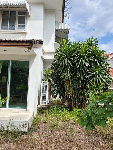 รูป ขายบ้านเดี่ยว 2 ชั้น ลดาวัลย์ ศรีนครินทร์ | แปลงใหญ่ 176 ตร.วา | เหมาะสำหรับผู้ที่ต้องการซื้อเพื่อรีโนเวทและออกแบบบ้านใหม่ตามสไตล์ของตัวเอง   - รูปที่ 4/14