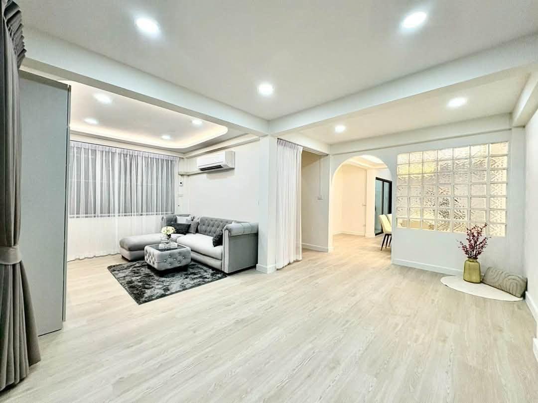 รูป ให้เช่า บ้านเดี่ยว 2 ชั้น ห้วยขวาง–สุทธิสาร เฟอร์ครบ พร้อมเข้าอยู่ | ใกล้ CBD รัชดา (H6960) - รูปที่ 1/8