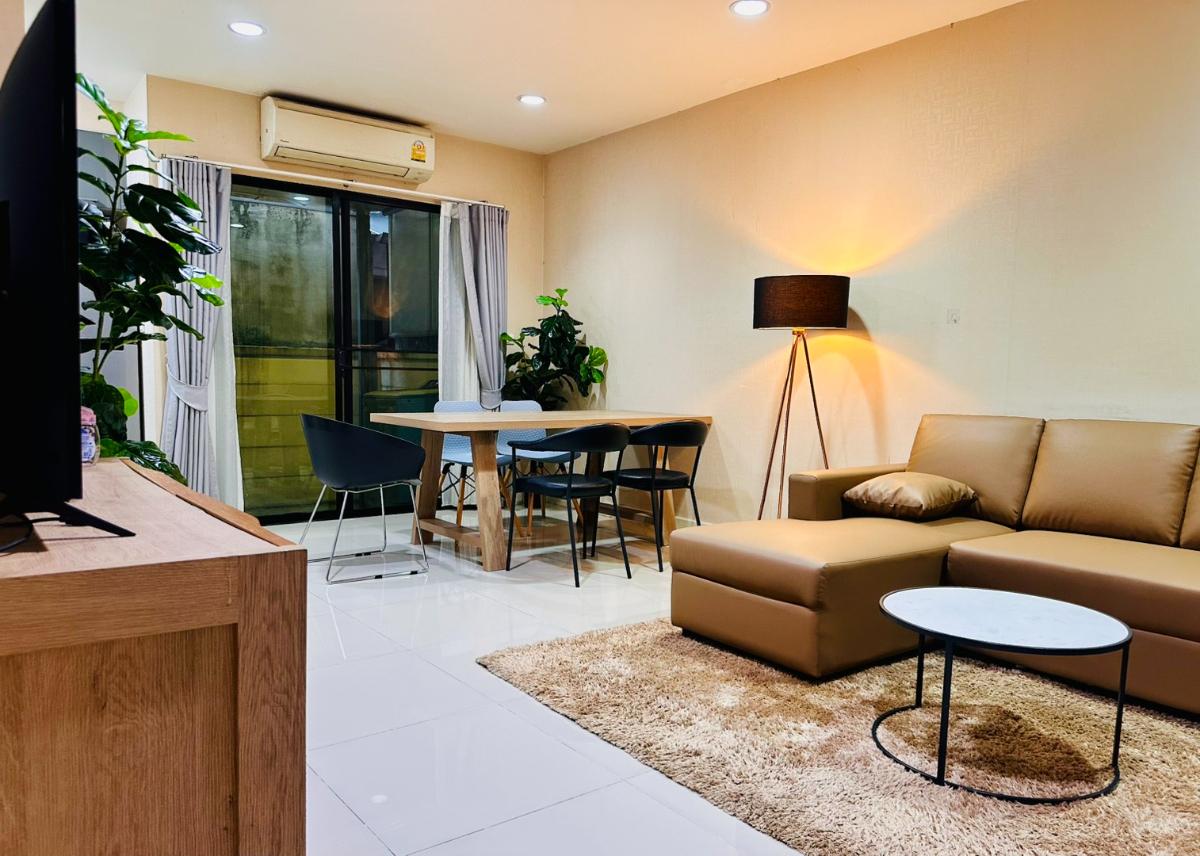 picture For Rent Townhome Banklangmuang Rama9 Ramkhamhang GH678 - 2/15