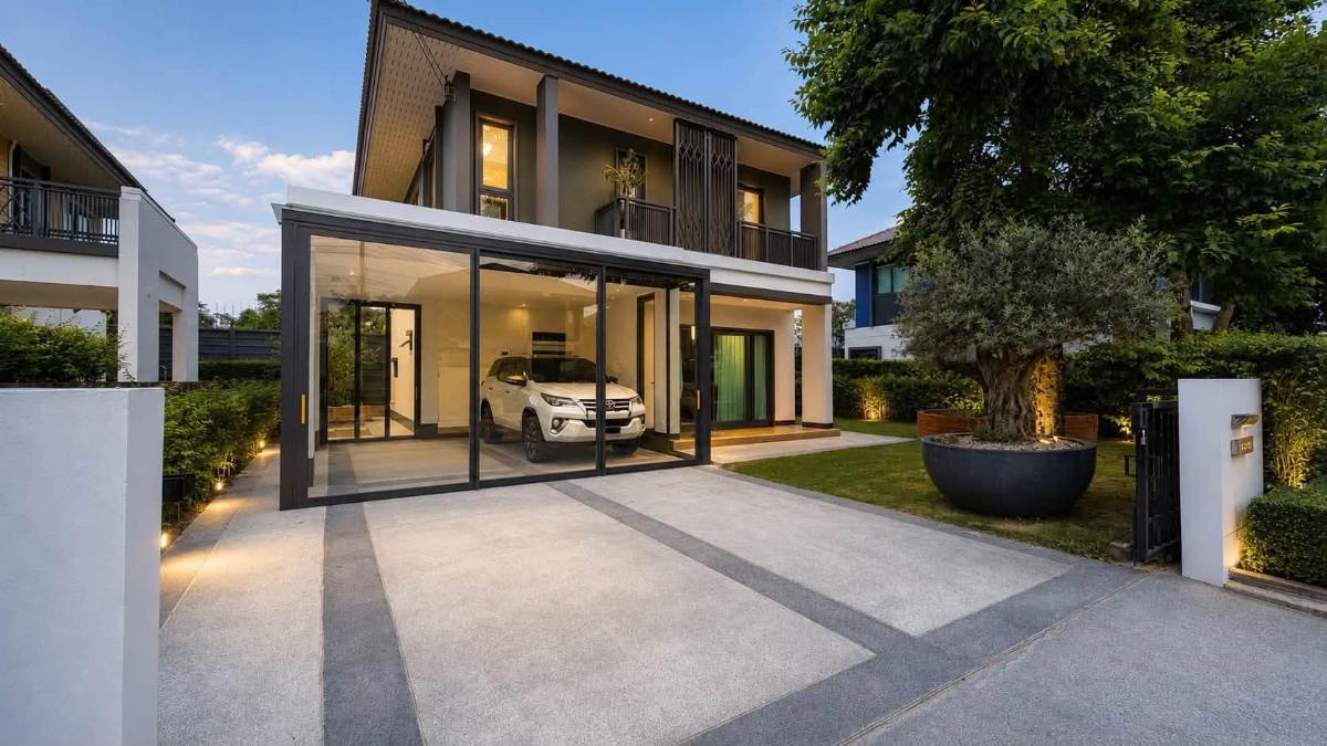 picture 🏡 Luxury Two-Storey House for Rent at Burasiri San Phi Suea | 4 Bedrooms | THB 75,000/Month - 1/10