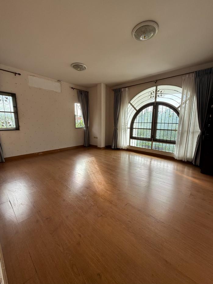รูป ไม่รับเอเจนท์ ขายบ้านเดี่ยว 2 ชั้น 5 ห้องนอน 220 ตรม. หมู่บ้านลลิลวัชรพล 3 - รูปที่ 26/29