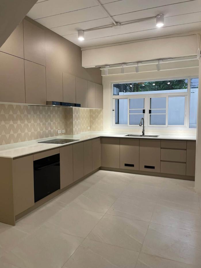 รูป ขาย ทาวน์โฮม 4 ชั้น รีโนเวทใหม่ พระราม 9 ซอย 13 บ้านพื้นที่ใหญ่ พร้อมเข้าอยู่ | เหมาะทั้งครอบครัวและ Home Office (TH6934) - รูปที่ 3/6