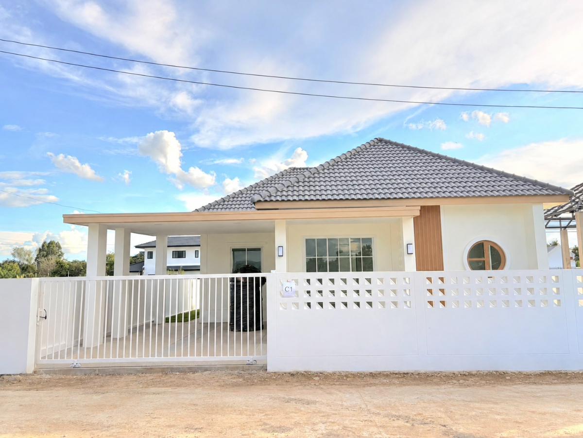 รูป 🏡✨ ขายบ้านเดี่ยวชั้นเดียว บ้านใหม่พร้อมเข้าอยู่ ทำเลบ้านร้องขี้เหล็ก อำเภอดอยสะเก็ด จังหวัดเชียงใหม่ ราคาเพียง 2.15 ล้านบาท ฟรีค่าโอน! ✨🏡 - รูปที่ 1/18