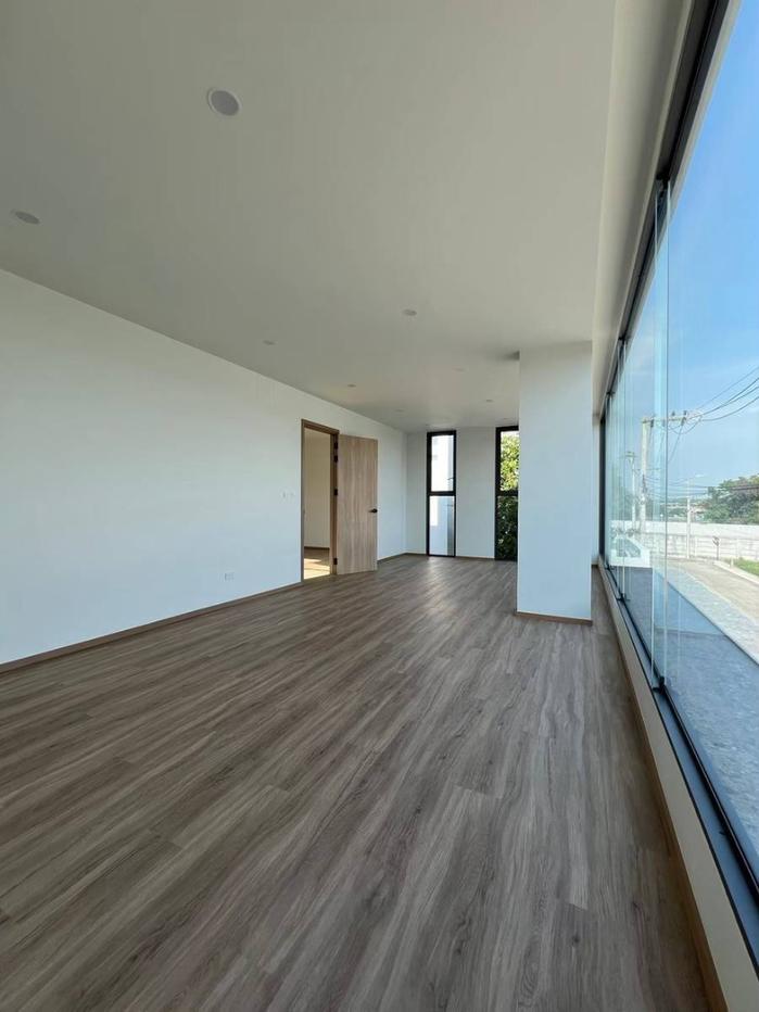 รูป 🏡✨ ขายบ้านเดี่ยวสร้างใหม่ 2 ชั้น สไตล์โมเดิร์น ทำเลใกล้มหาวิทยาลัยเชียงใหม่ ราคา 12.5 ล้านบาท ✨🏡  #C8MG100773 - รูปที่ 7/14