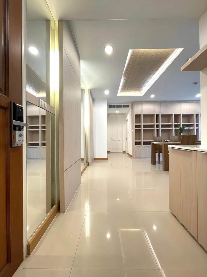 picture RS7724 For Rent: Low-rise Condo "The Rise Sukhumvit 39" – Beautiful Corner Unit near BTS Phrom Phong - 1/30