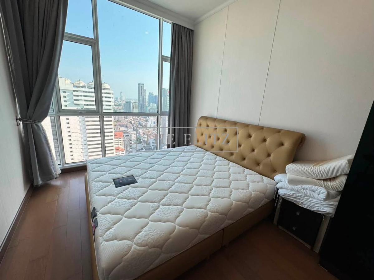 รูป ✨Rare 3-Bedroom Unit | Best Panoramic View in the Building | Prime Surawong CBD Location✨ - รูปที่ 4/19