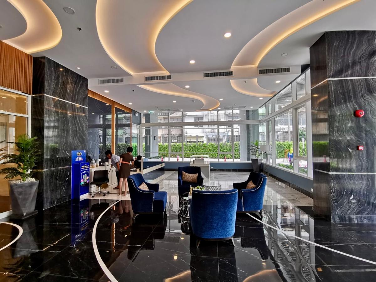 รูป ✨Rare 3-Bedroom Unit | Best Panoramic View in the Building | Prime Surawong CBD Location✨ - รูปที่ 13/19