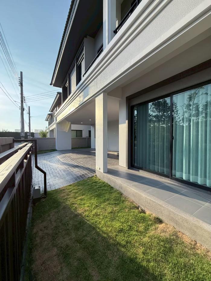 picture For Rent: Britannia Bangna–Srivaree | Largest House Model | Corner Plot Next to Park | 4 Bedrooms - 2/17